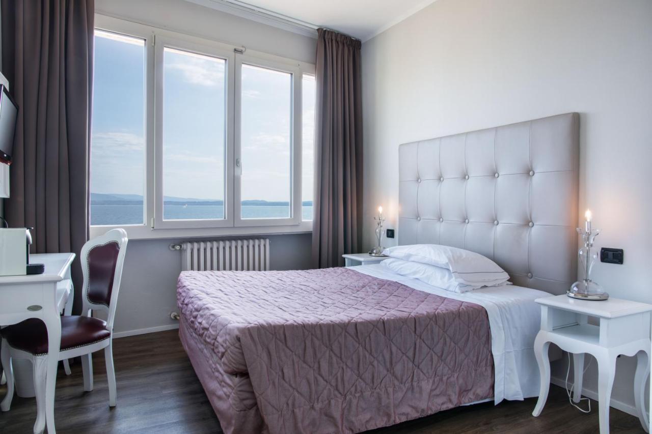 Hotel Degli Oleandri Сирмионе Экстерьер фото