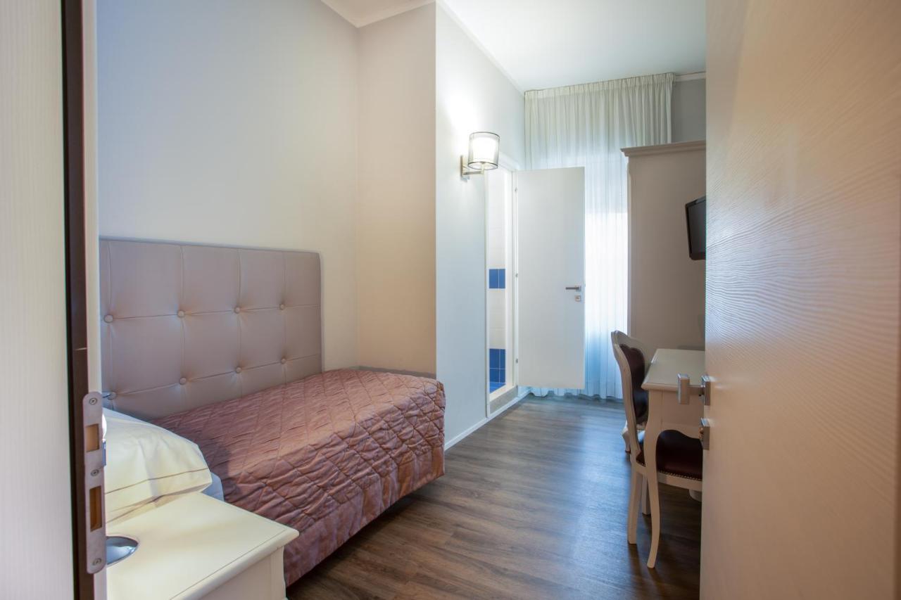 Hotel Degli Oleandri Сирмионе Экстерьер фото