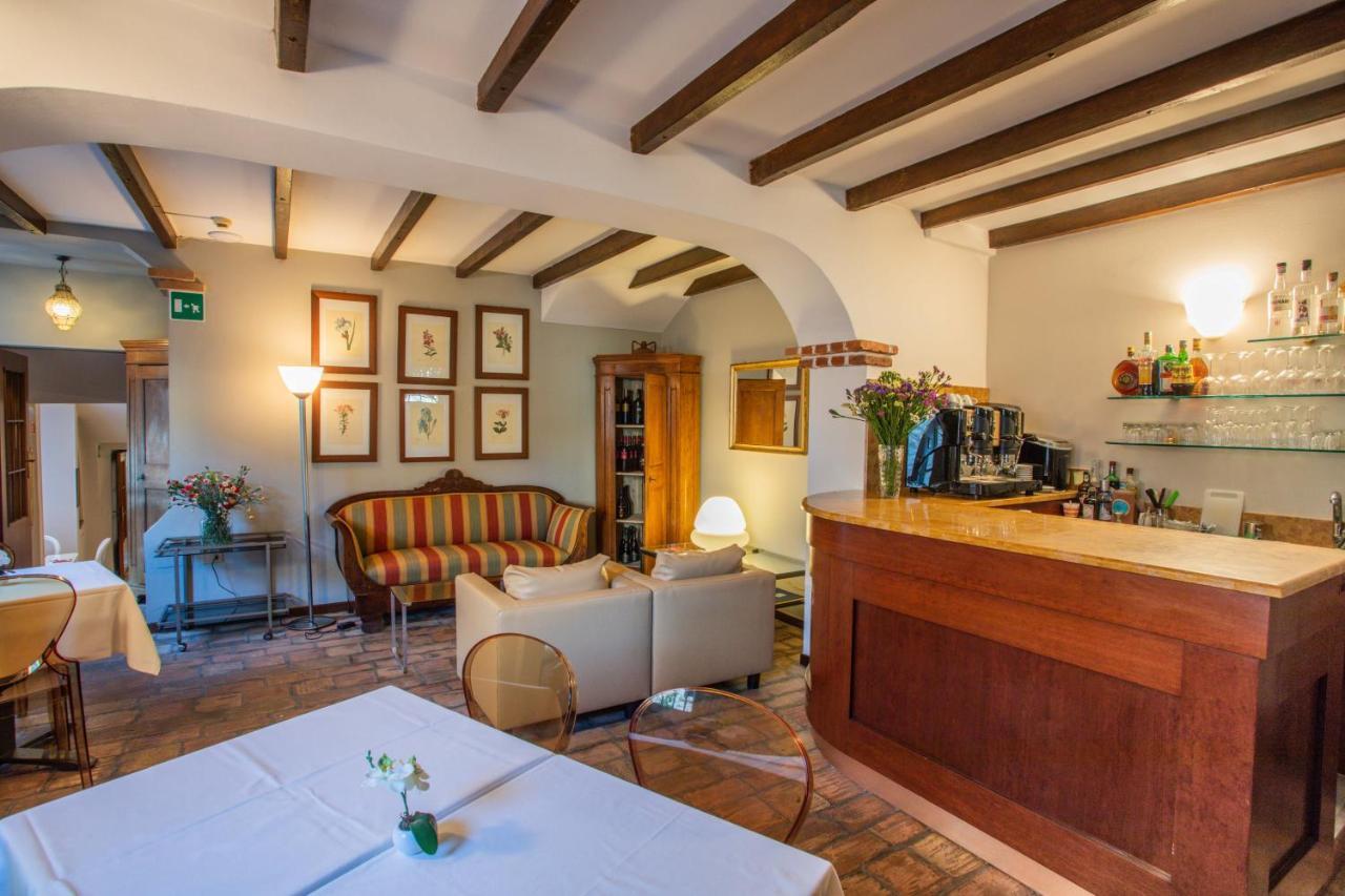 Hotel Degli Oleandri Сирмионе Экстерьер фото