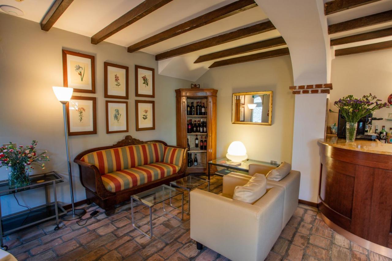 Hotel Degli Oleandri Сирмионе Экстерьер фото