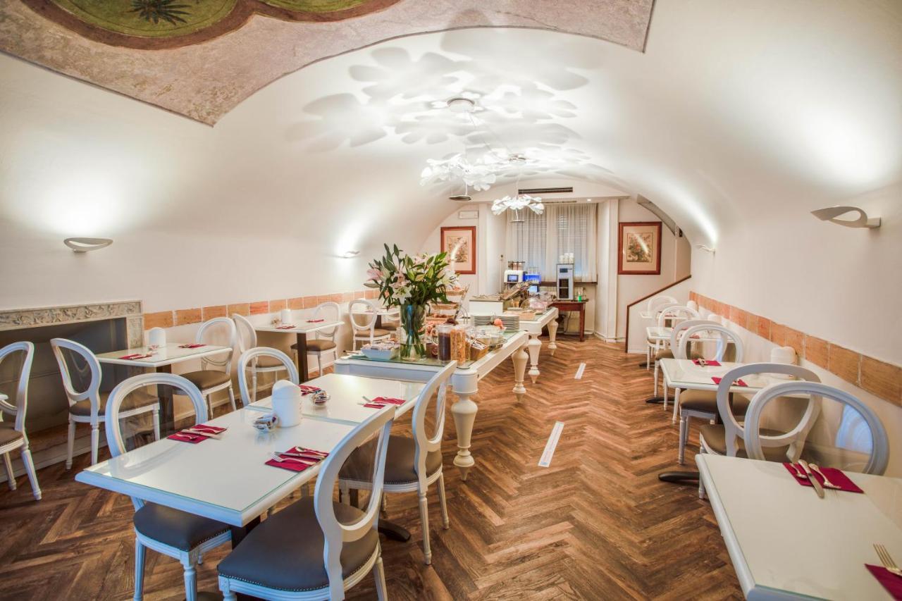 Hotel Degli Oleandri Сирмионе Экстерьер фото