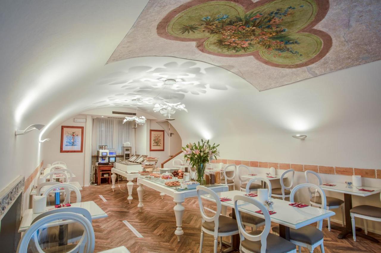 Hotel Degli Oleandri Сирмионе Экстерьер фото