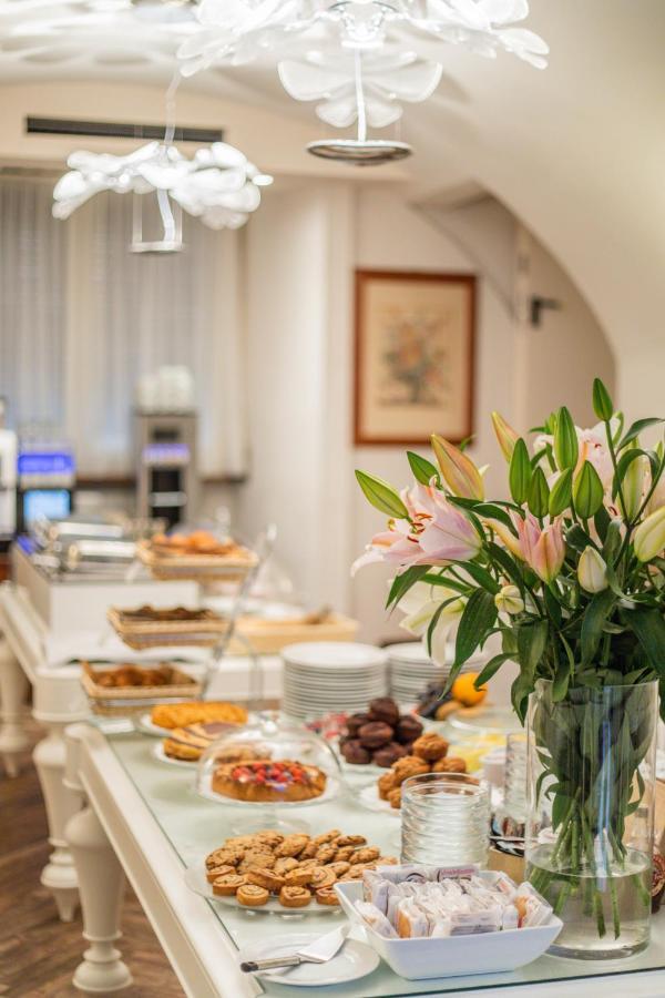 Hotel Degli Oleandri Сирмионе Экстерьер фото