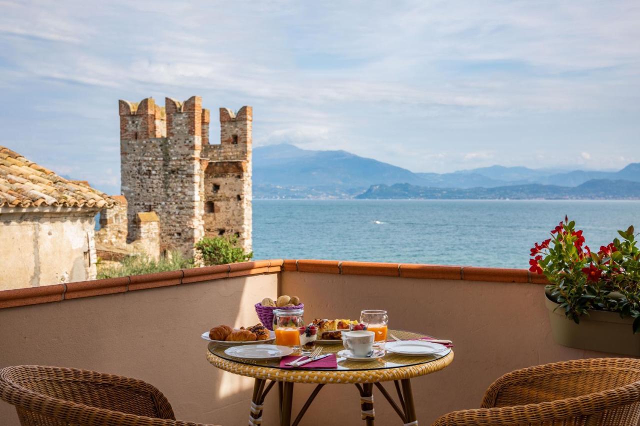 Hotel Degli Oleandri Сирмионе Экстерьер фото
