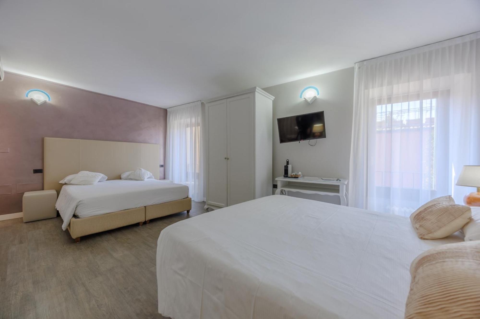 Hotel Degli Oleandri Сирмионе Экстерьер фото